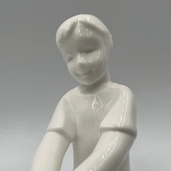 Royal Doulton Figurine Gift Of Friendship HN4446 White Bone China - 2002 - Picture 2 of 8